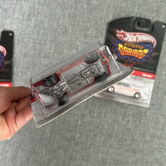 2009 Hot wheels bundle three includes two Wayne’s Garage and one Phil’s Garage - Picture 7 of 10